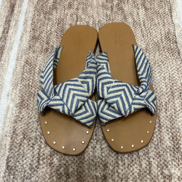 Universal Thread Sandals - Picture 4 of 7